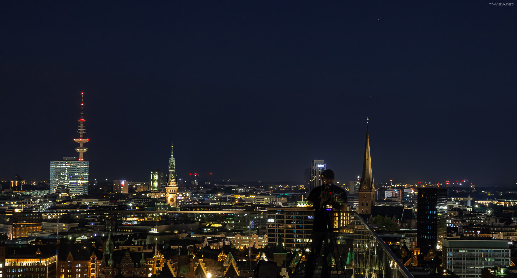 Skyline von Hamburg mit Geisterfotograf