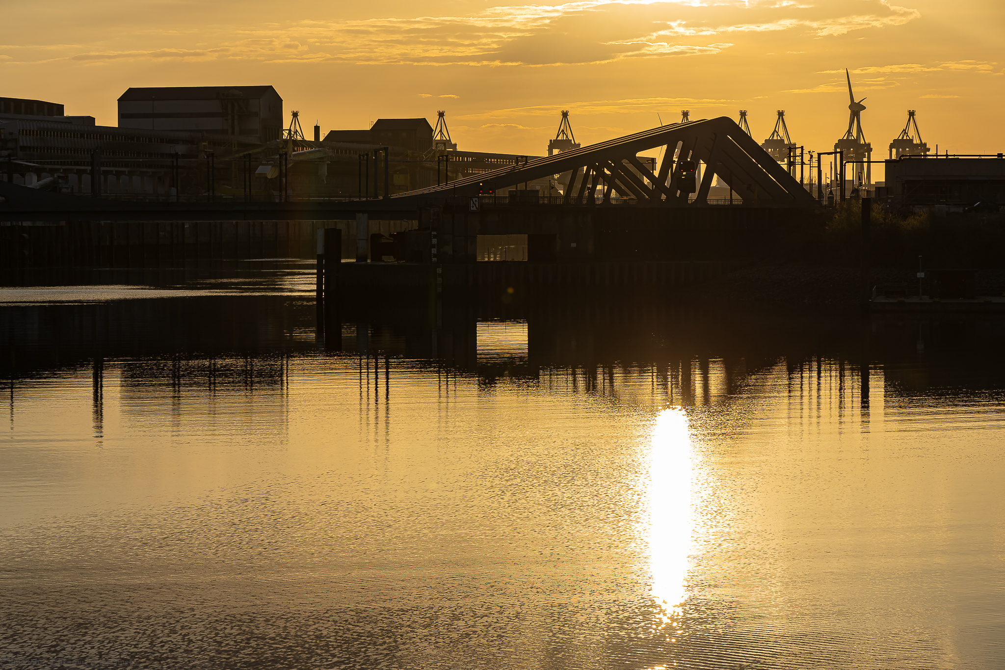 Rethebrücke in der Abendsonne