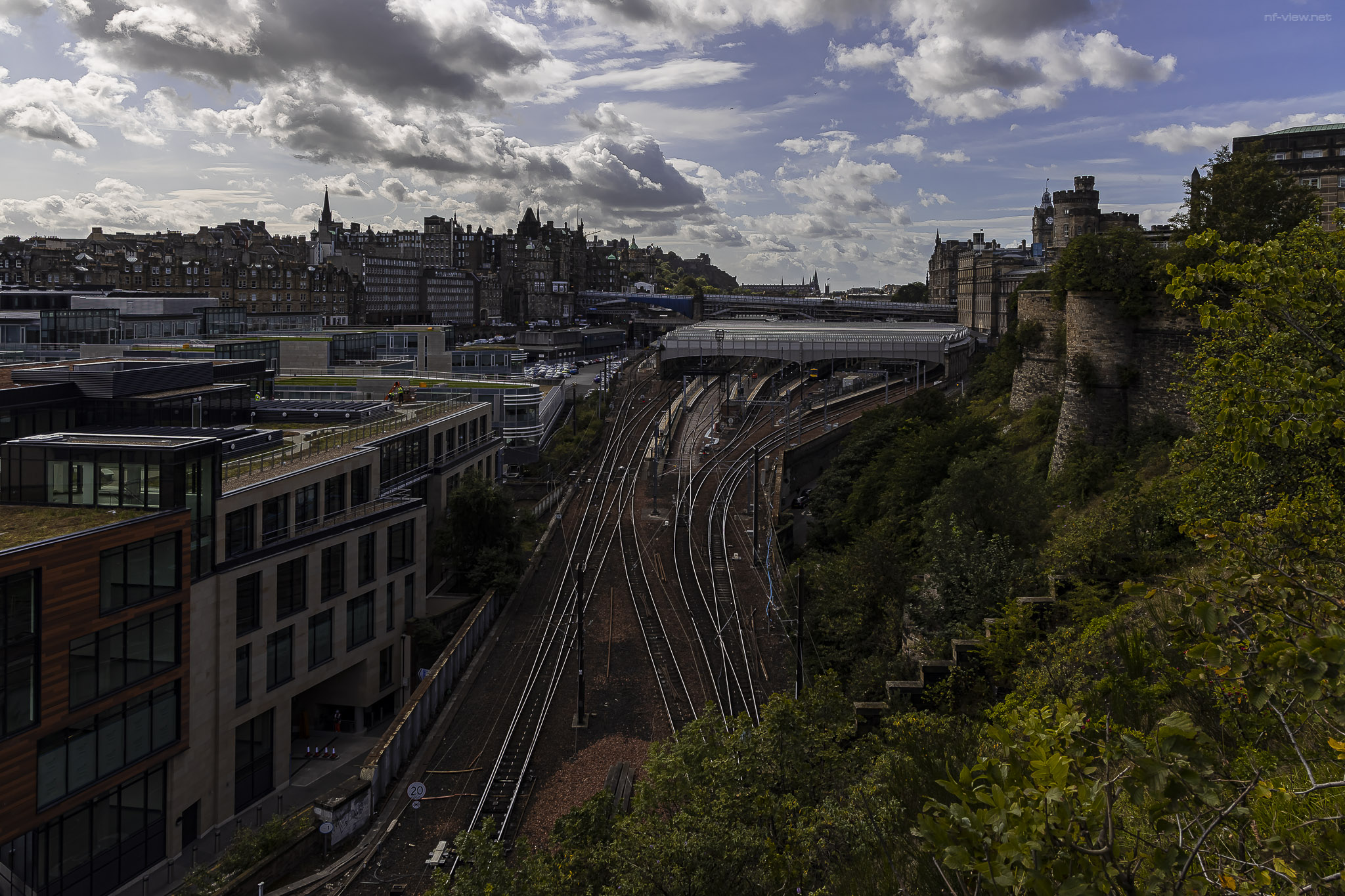 Waverley Station - von der Jacob's Ladder an der Regent Road aus gesehen