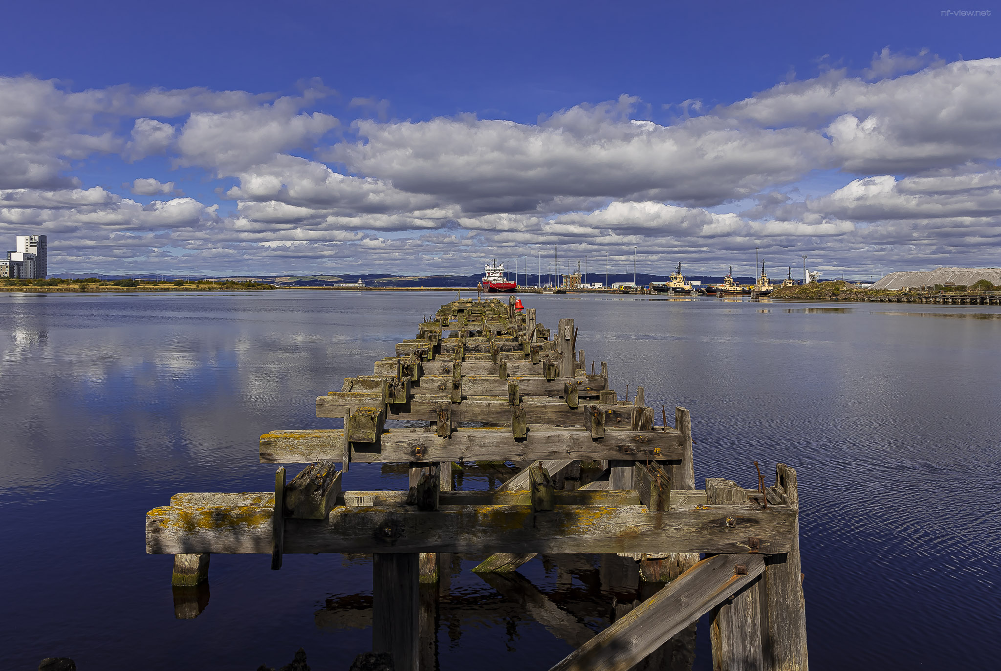 Alter verfallener Anleger am Ocean Terminal