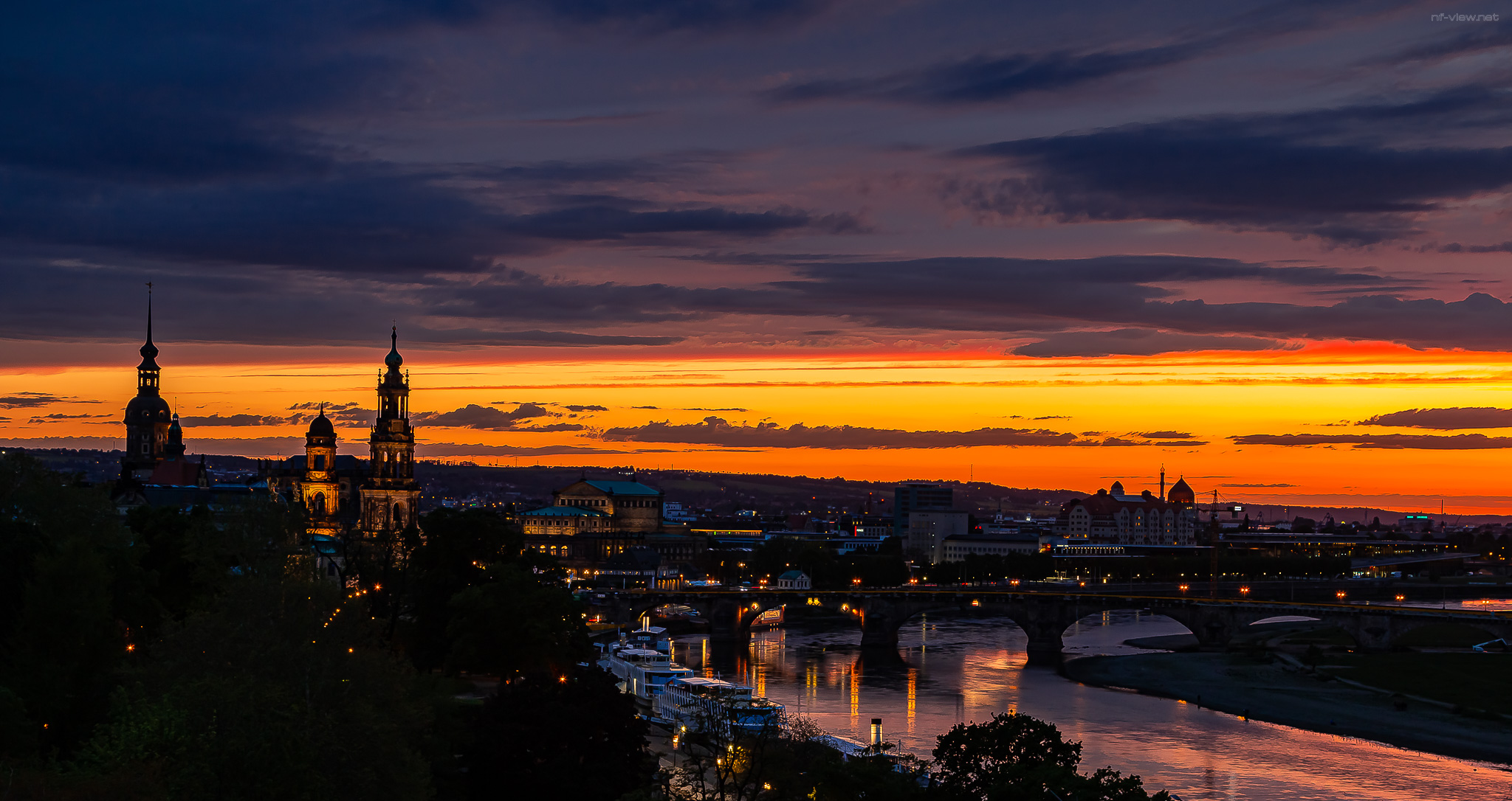 Die Elbe im Abendrot