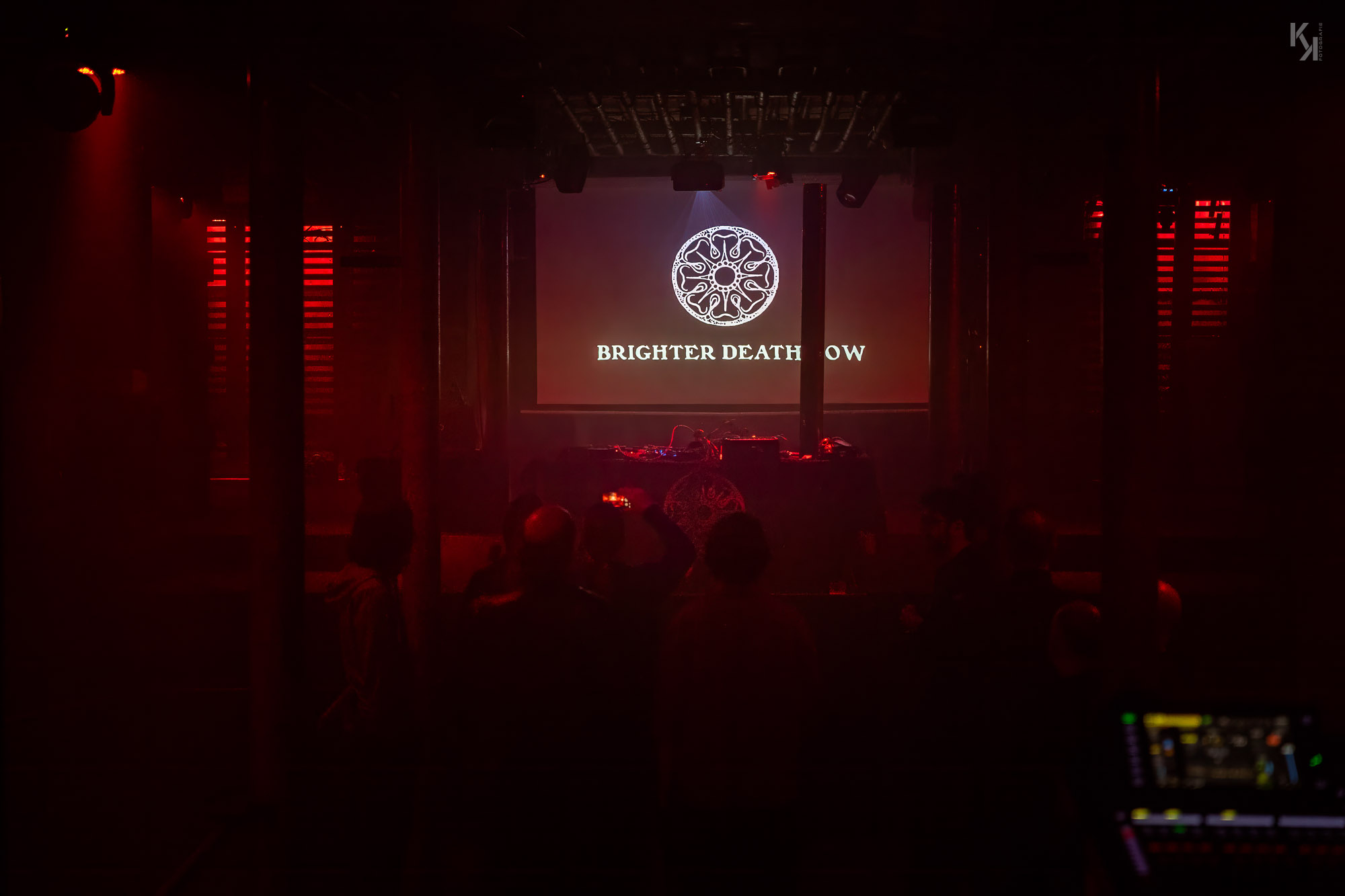 Warten auf Brighter Death Now