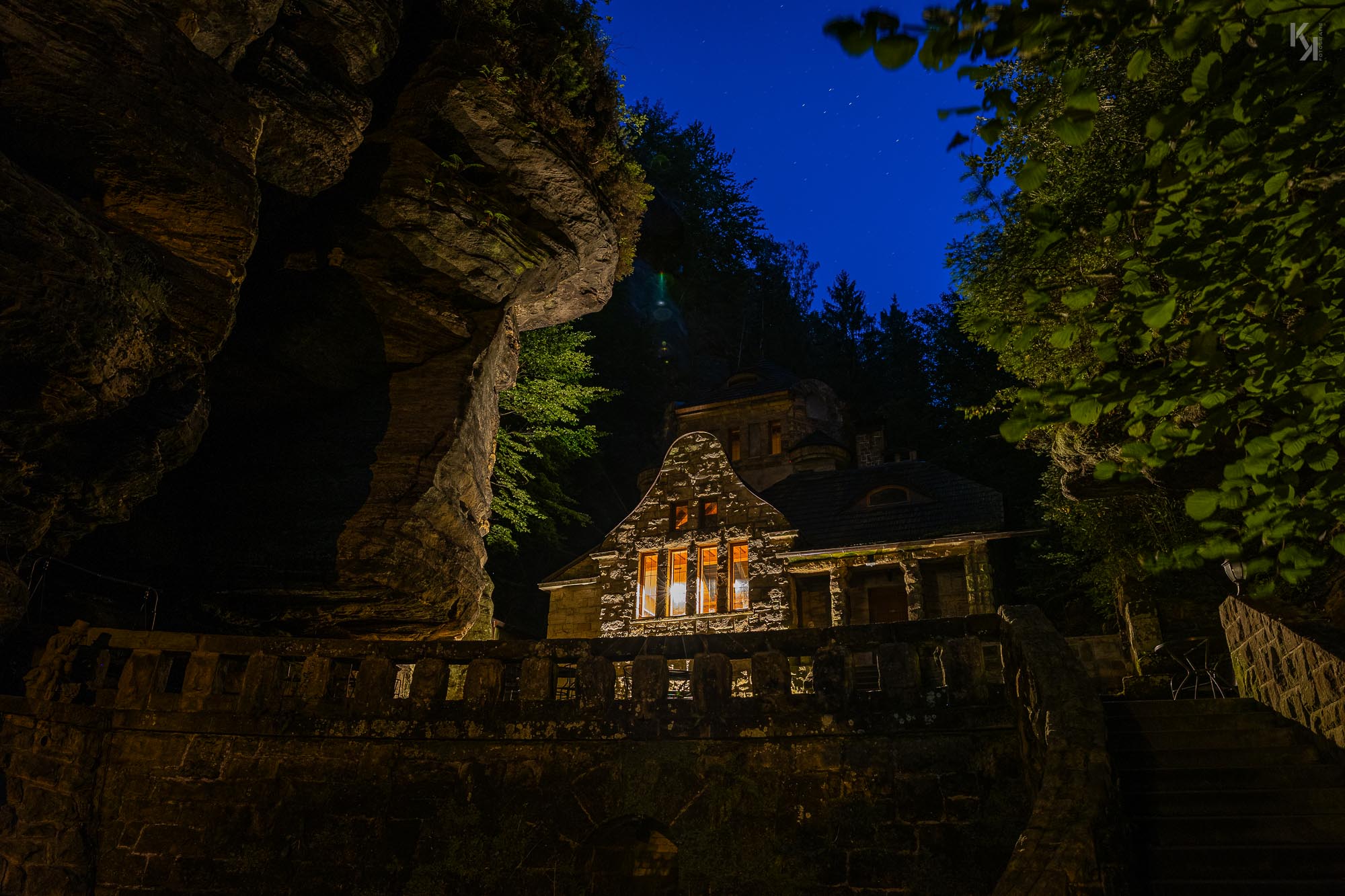 Stará Plynárna (Altes Gaswerk) - Hřensko am Abend