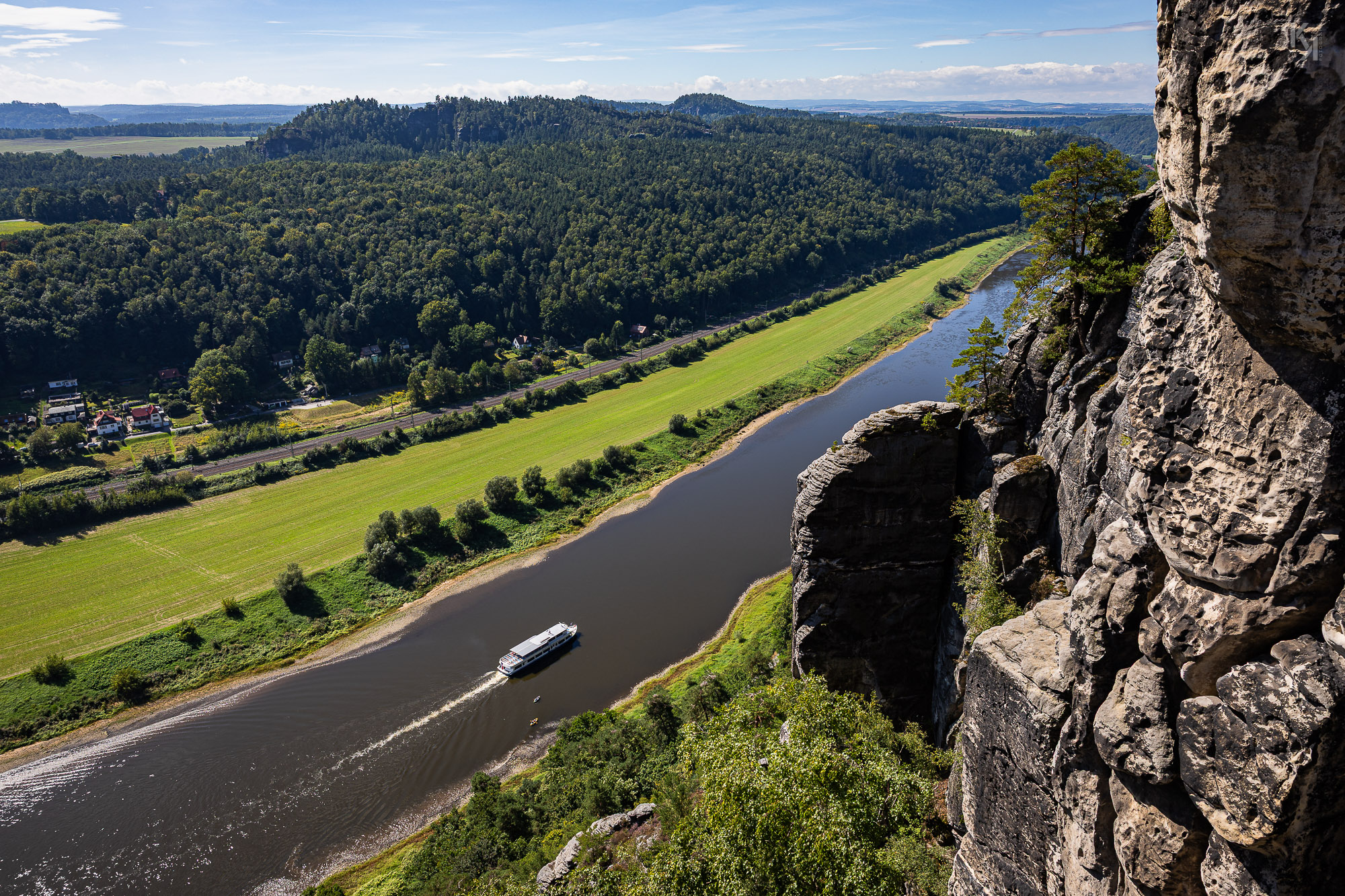 oben von der Bastei aus sieht die Elbe ziemlich schmal aus