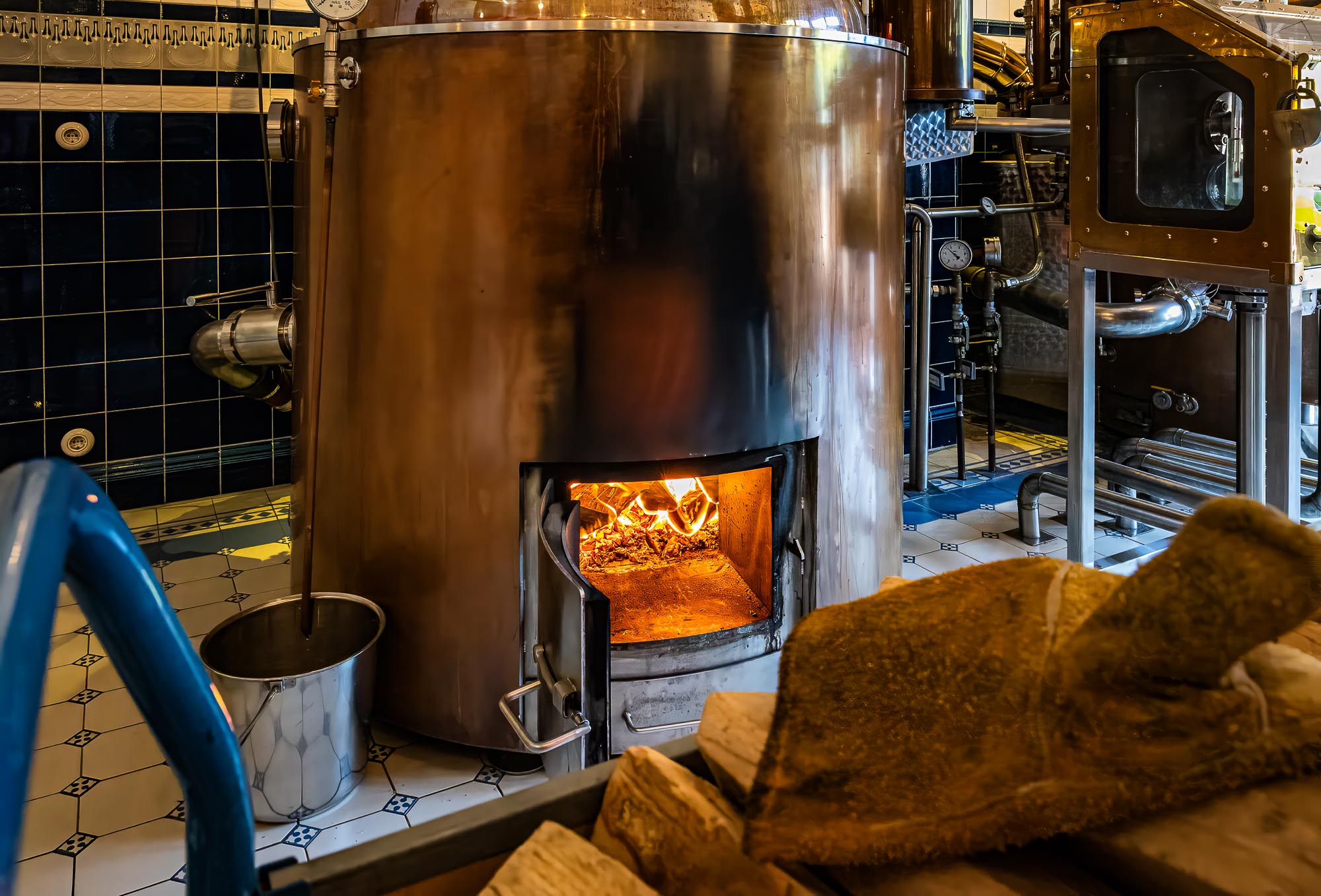 Die Washstill wird mit Holzfeuer betrieben