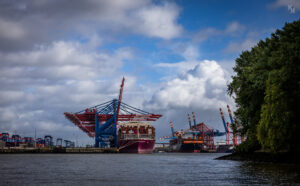 Containerterminal Burchardkai bei noch schönem Wetter