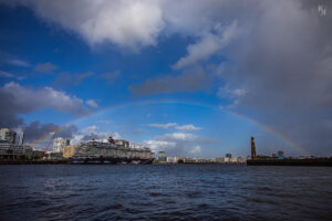Regenbogen über der Hafencity