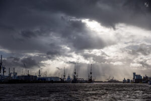 Sonne bricht durch die Wolkendecke